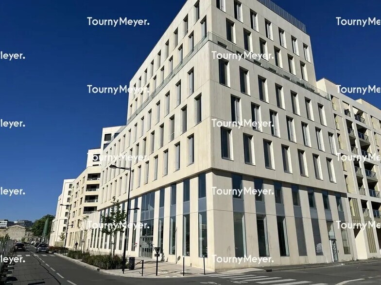 Office in Bordeaux to rent - Building Photo - Image 2 of 5