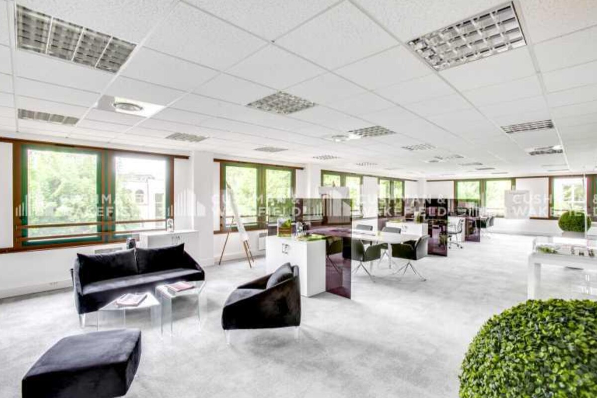 Office in Orsay to rent Interior Photo- Image 1 of 6