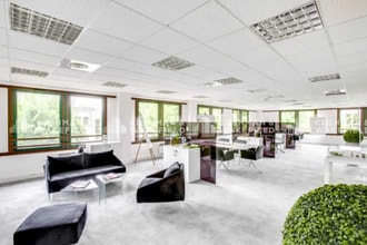 Office in Orsay to rent Interior Photo- Image 1 of 6