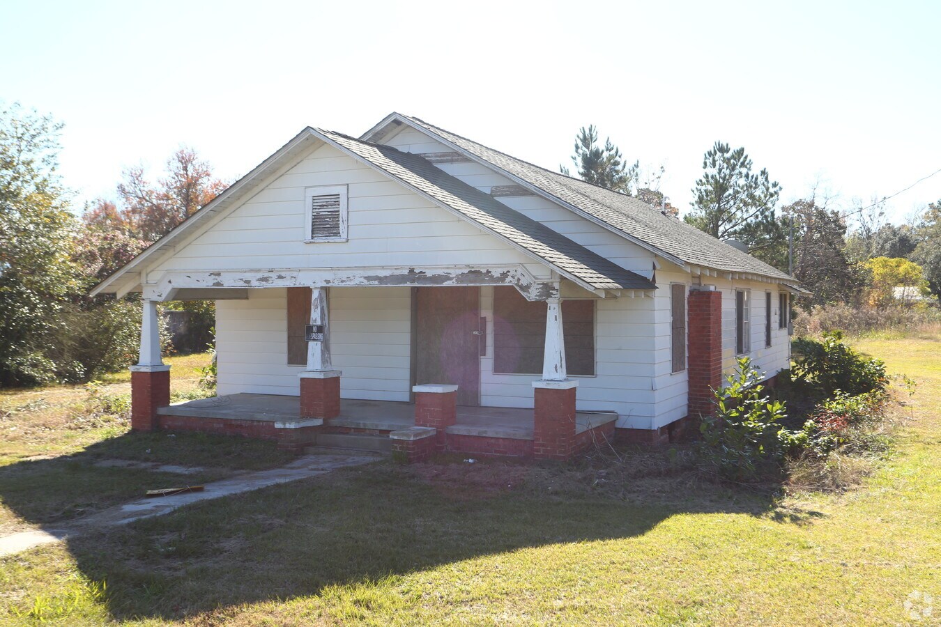 705 W 3rd St, Pembroke 28372 UK