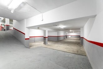 Retail in Madrid, Madrid to rent Interior Photo- Image 1 of 23