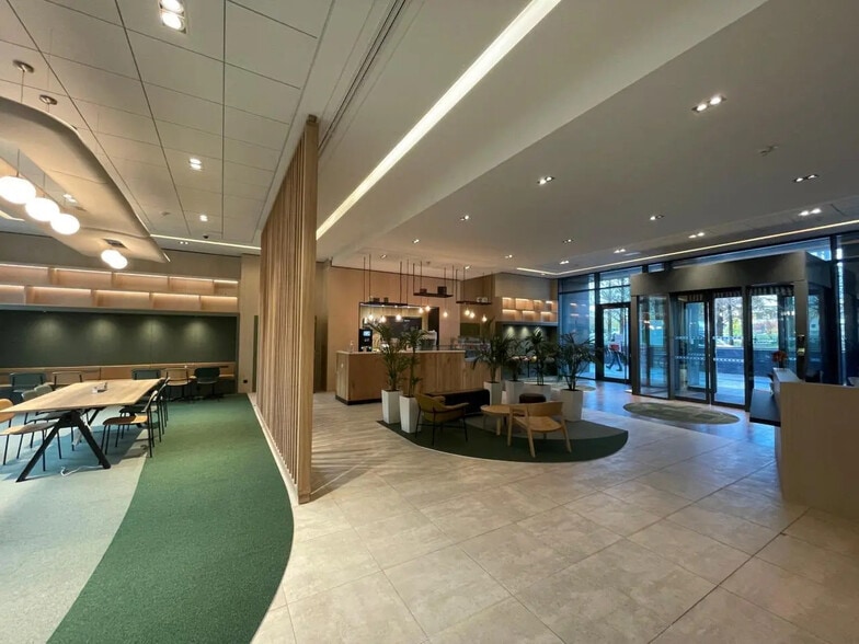 19 Avenue Aristide Briand, Arcueil to rent - Lobby - Image 3 of 6