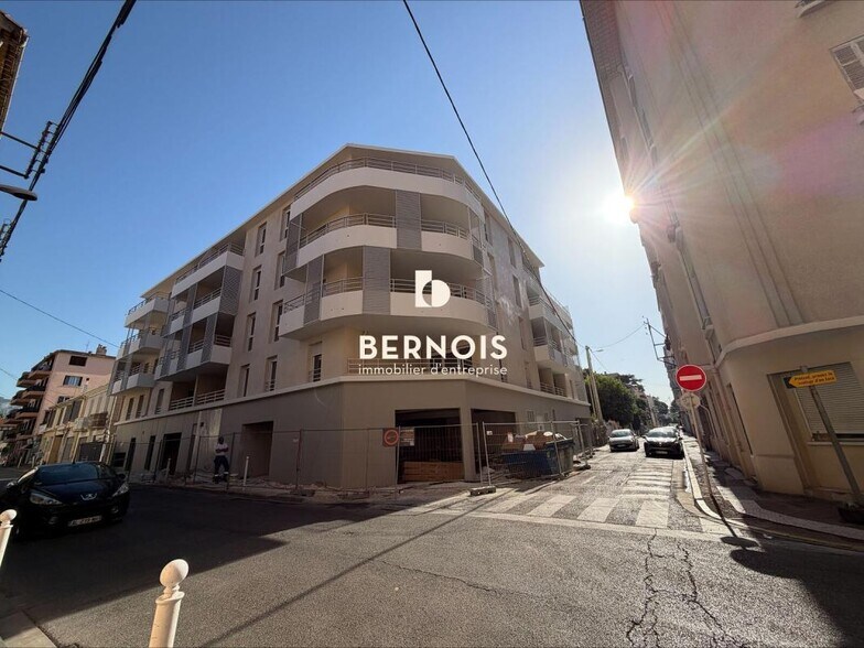 Retail in Toulon for sale - Building Photo - Image 2 of 5