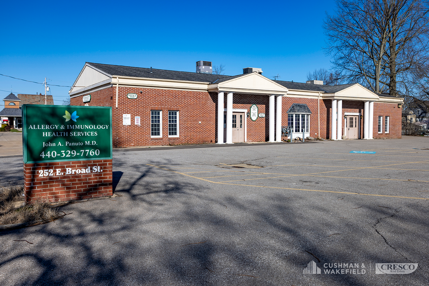 252 E Broad St, Elyria, OH for sale - Building Photo - Image 1 of 7