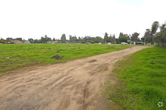 NEC Kings Canyon & Minnewawa, Fresno, CA for sale Primary Photo- Image 1 of 1