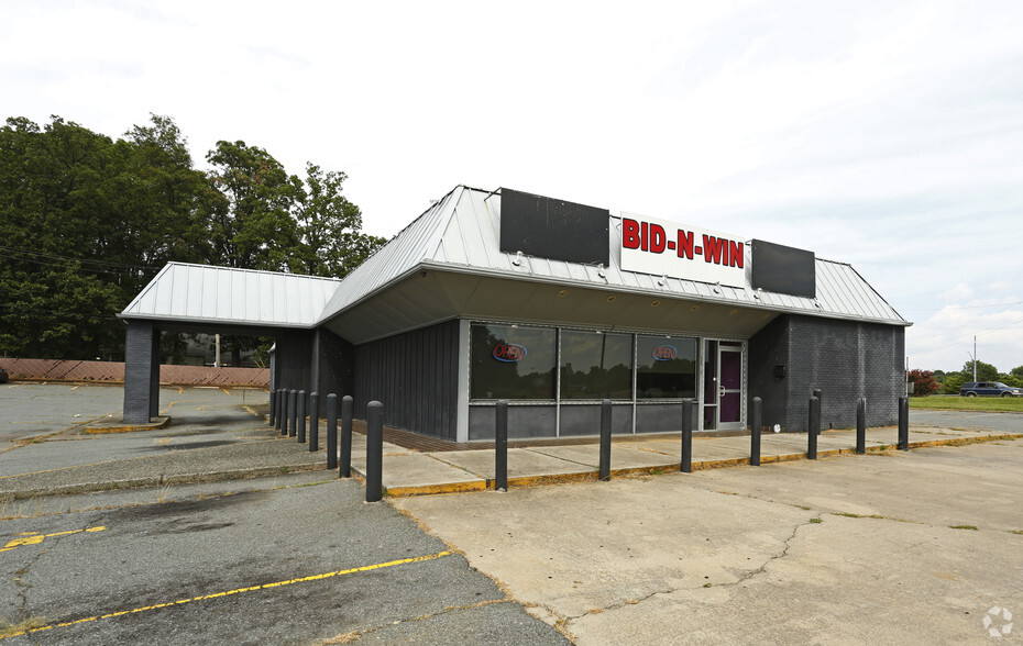 3730 Brookshire Blvd, Charlotte, NC for sale - Primary Photo - Image 1 of 10