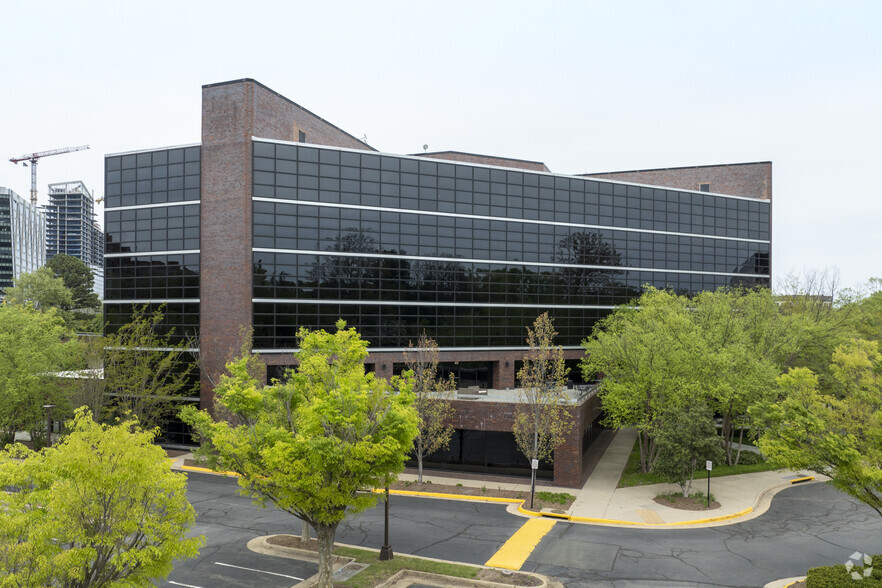 1902 Campus Commons Dr, Reston, VA for rent - Building Photo - Image 1 of 17