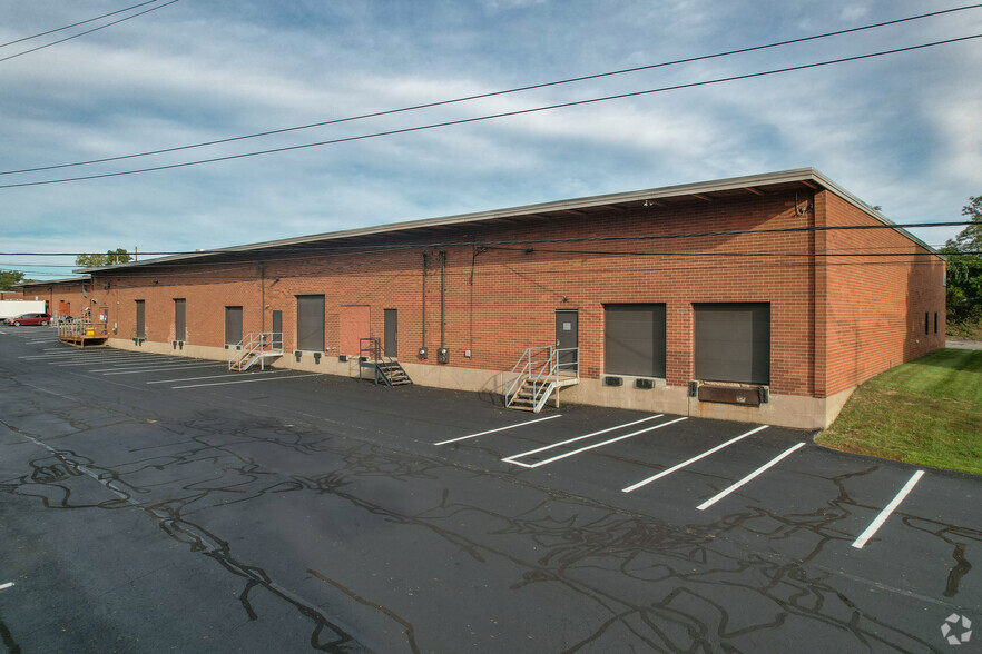 510-550 Seco Rd, Monroeville, PA for rent - Building Photo - Image 1 of 9