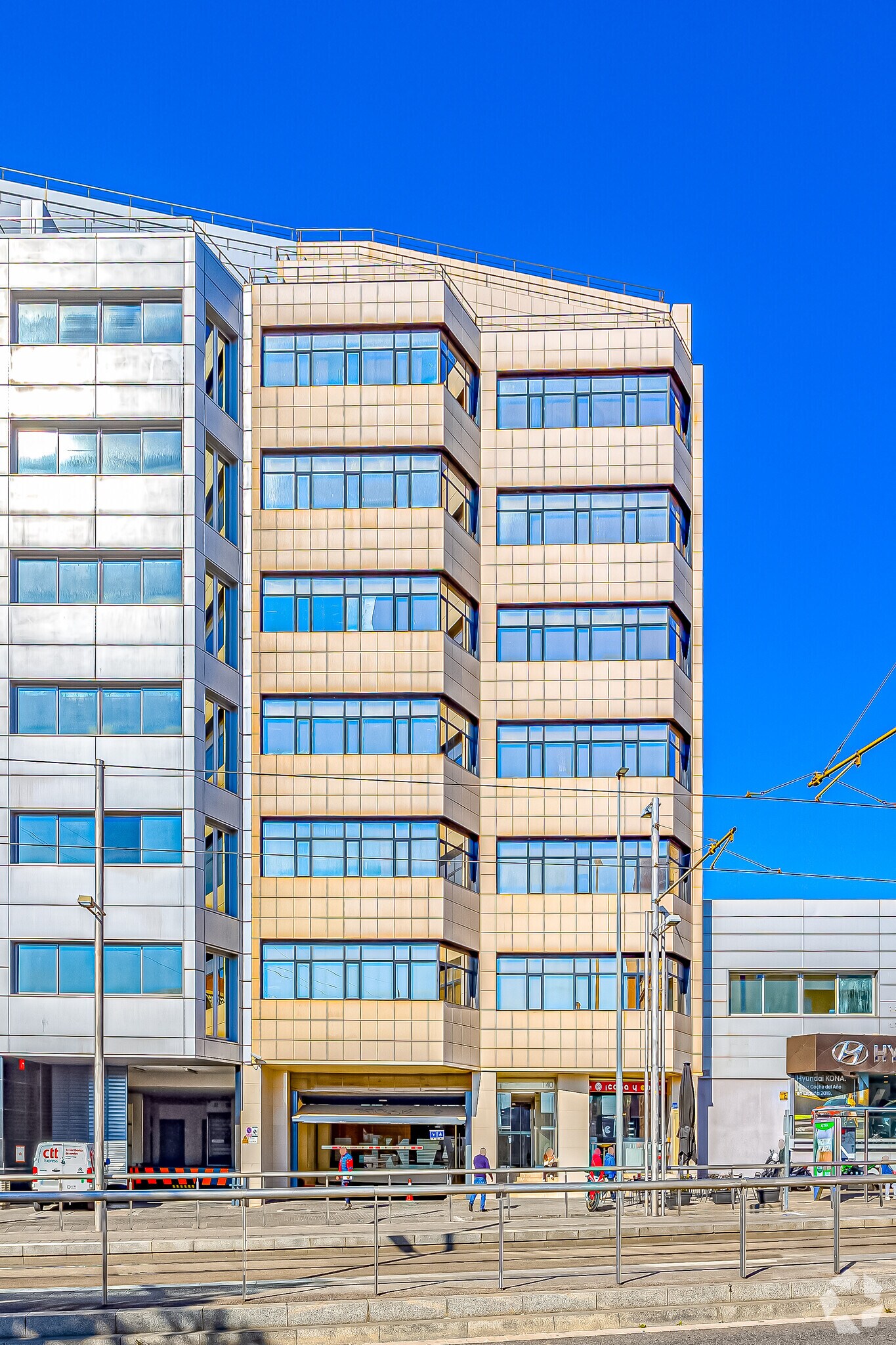 Office in Esplugues de Llobregat, Barcelona to rent Primary Photo- Image 1 of 4