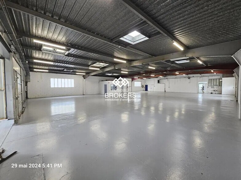 Light Industrial in Carquefou to rent - Interior Photo - Image 1 of 1