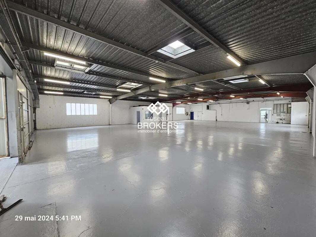 Light Industrial in Carquefou to rent Interior Photo- Image 1 of 2