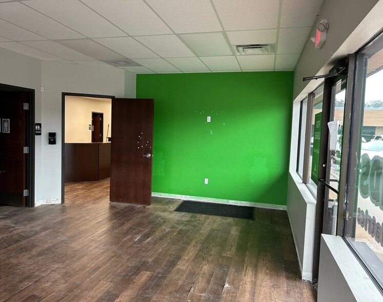 247-257 S Coltrane Rd, Edmond, OK to rent - Interior Photo - Image 2 of 6