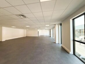 Light Industrial in Wissous to rent Interior Photo- Image 2 of 8
