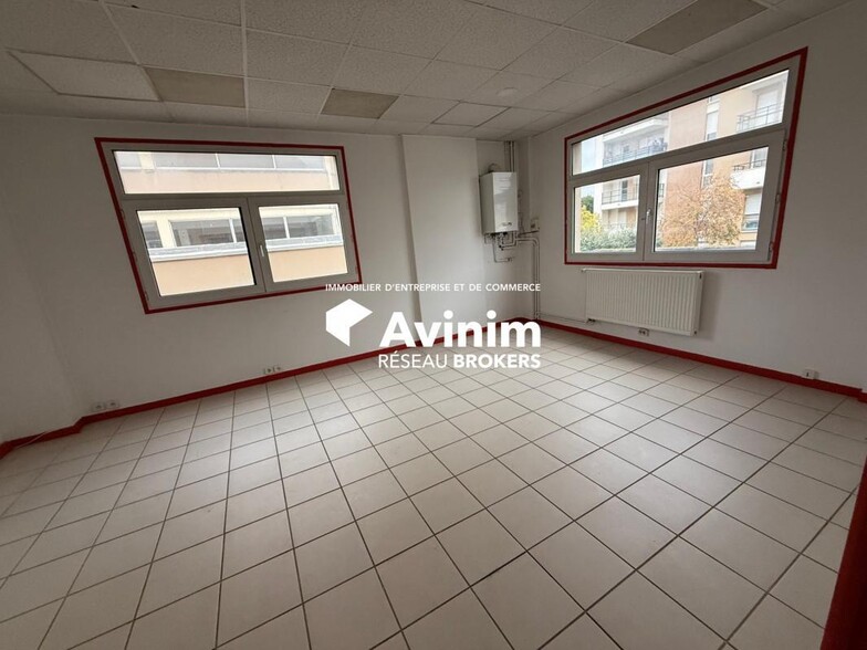 Office in Argenteuil to rent - Interior Photo - Image 2 of 3