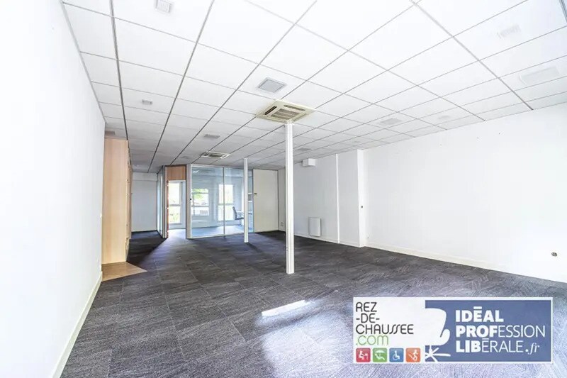 Retail in Boulogne-Billancourt to rent - Interior Photo - Image 2 of 10