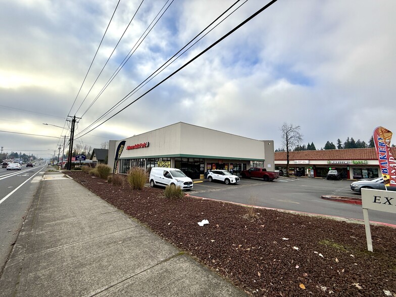 17401 SE McLoughlin Blvd, Milwaukie, OR for rent - Building Photo - Image 2 of 10