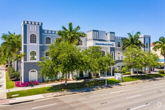 625 Tamiami Trl N, Naples, FL for sale Primary Photo- Image 1 of 5