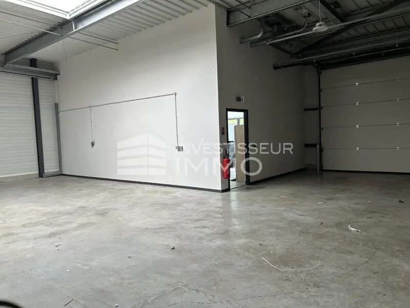 Light Industrial in Palaiseau to rent Building Photo- Image 1 of 5