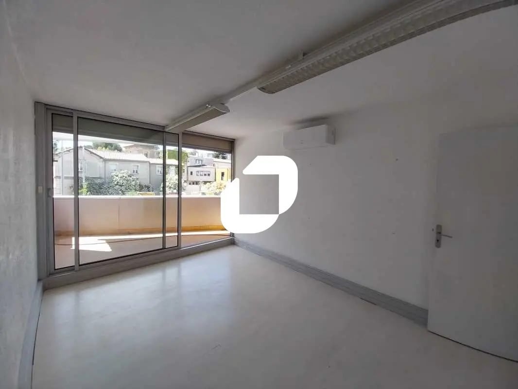 Retail in Montpellier for sale Interior Photo- Image 1 of 11