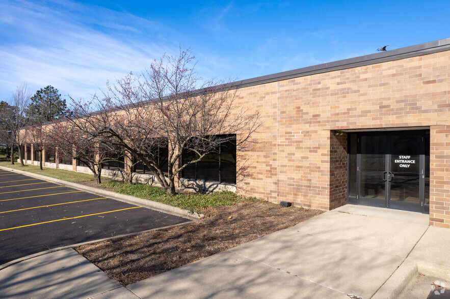 950-990 Corporate Woods Pky, Vernon Hills, IL for rent - Building Photo - Image 1 of 29