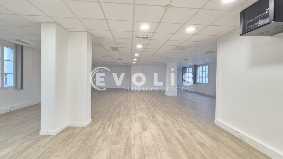 Office in Chessy to rent - Interior Photo - Image 2 of 15