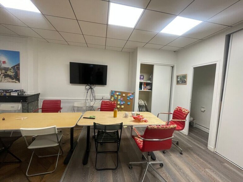 Office in Lyon to rent - Interior Photo - Image 2 of 10