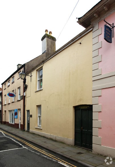 11A Lion St, Brecon to rent - Building Photo - Image 2 of 12