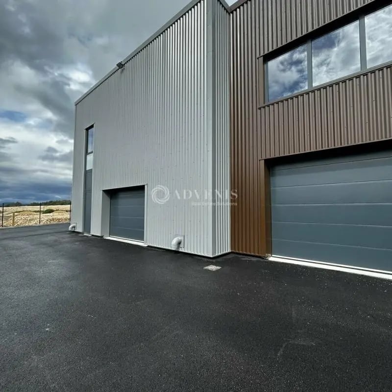 Vente Local d'activités 195 m² - Photo 1