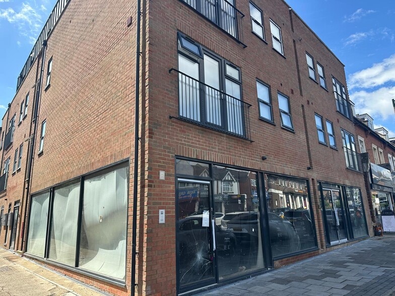 16-18 Shenley Road, Borehamwood to rent - Building Photo - Image 2 of 6