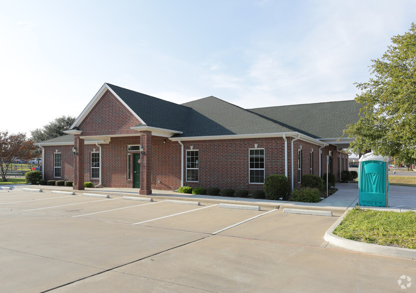 388 SW Johnson Ave, Burleson, TX for sale - Building Photo - Image 1 of 1