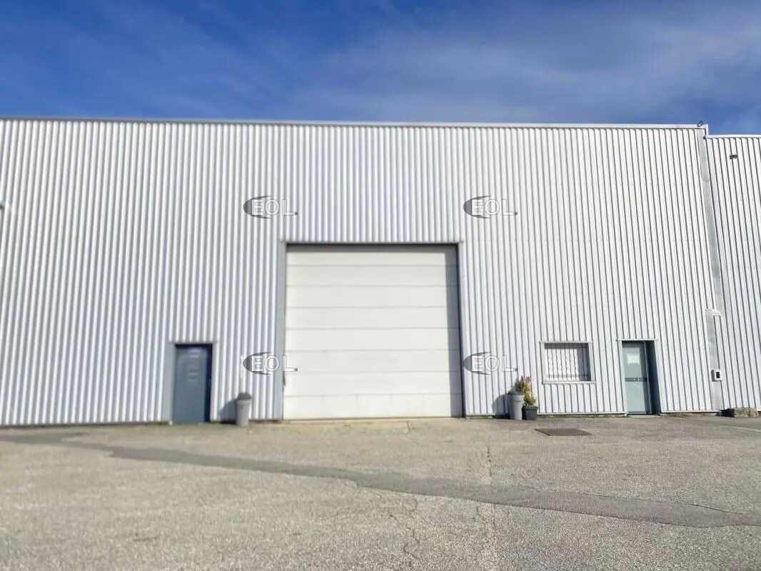 Light Industrial in Brignais to rent Building Photo- Image 1 of 8