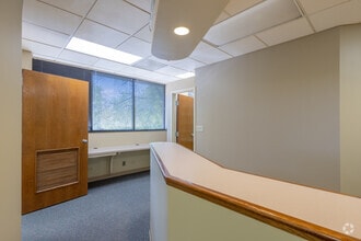 755 S Milwaukee Ave, Libertyville, IL to rent Interior Photo- Image 1 of 7