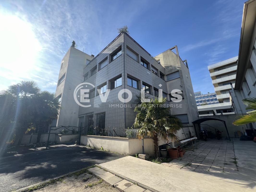 Office in Fontenay-sous-Bois to rent Building Photo- Image 1 of 11