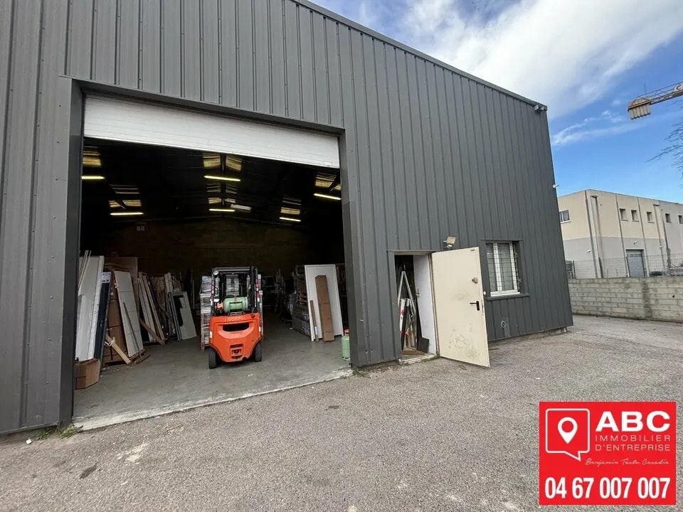 Location Local d'activités 300 m² - Photo 1