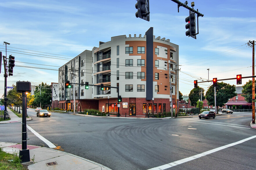 215 Canal St, Lawrence, MA for rent - Building Photo - Image 3 of 12