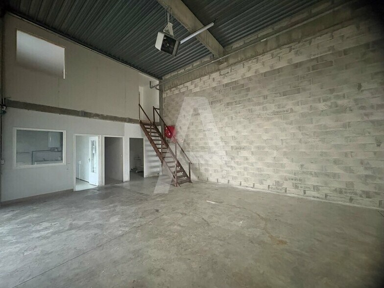 2 Rue De La Noue Guimante, Saint-Thibault-des-Vignes to rent - Interior Photo - Image 3 of 9