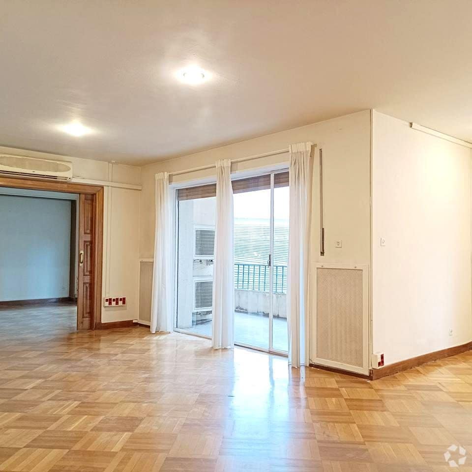 Office in Madrid, Madrid to rent Interior Photo- Image 1 of 14