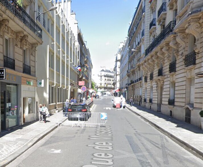 Retail in Paris to rent - Building Photo - Image 1 of 3