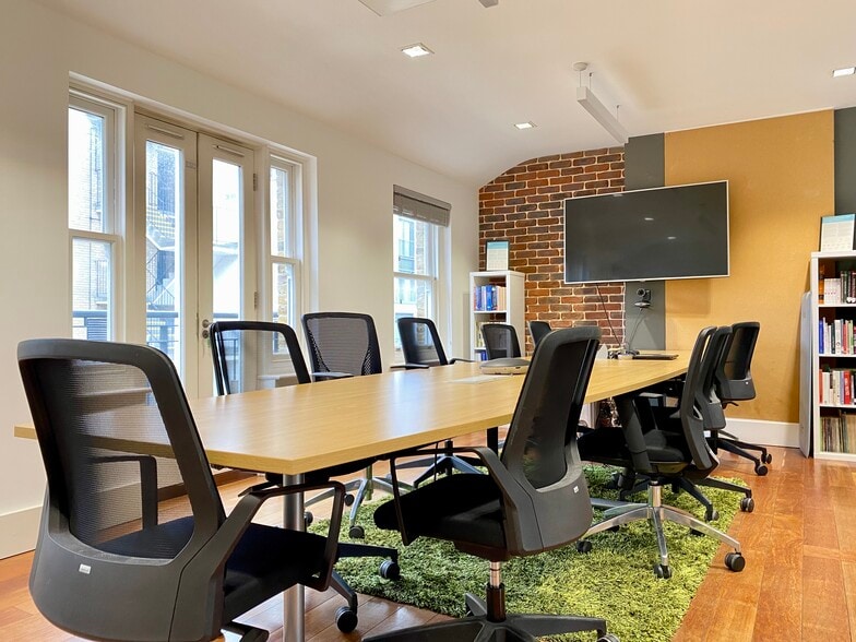 16-16A D'Arblay St, London to rent - Interior Photo - Image 2 of 14