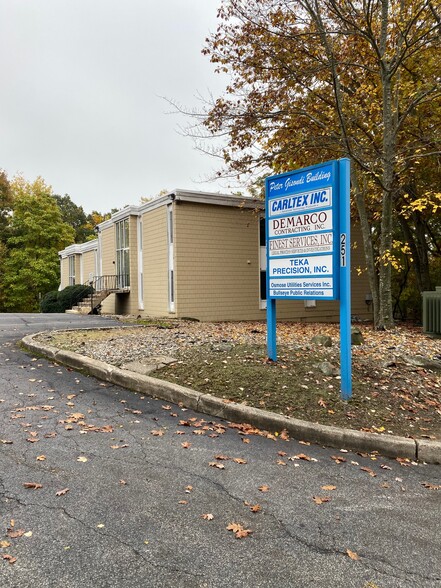 261 Mountainview Ave, Nyack, NY for rent - Building Photo - Image 1 of 6