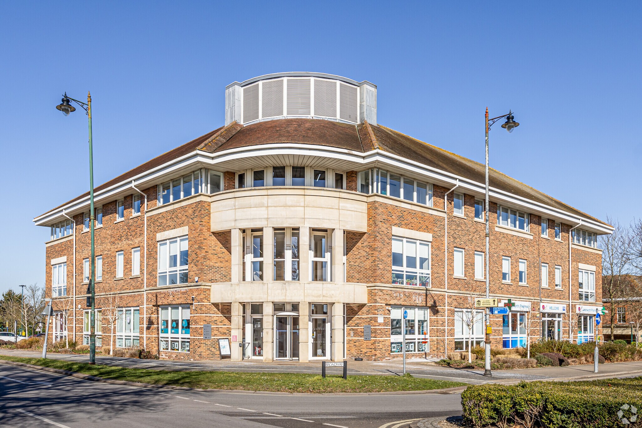 Broadway, Letchworth Garden City for sale Primary Photo- Image 1 of 1