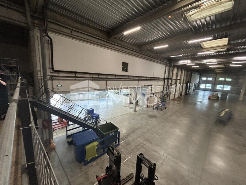 Light Industrial in Ivry-sur-Seine to rent - Building Photo - Image 1 of 4