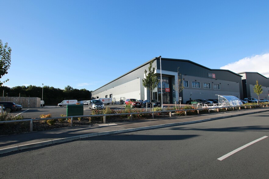 Moss Way, Sheffield to rent - Building Photo - Image 3 of 7