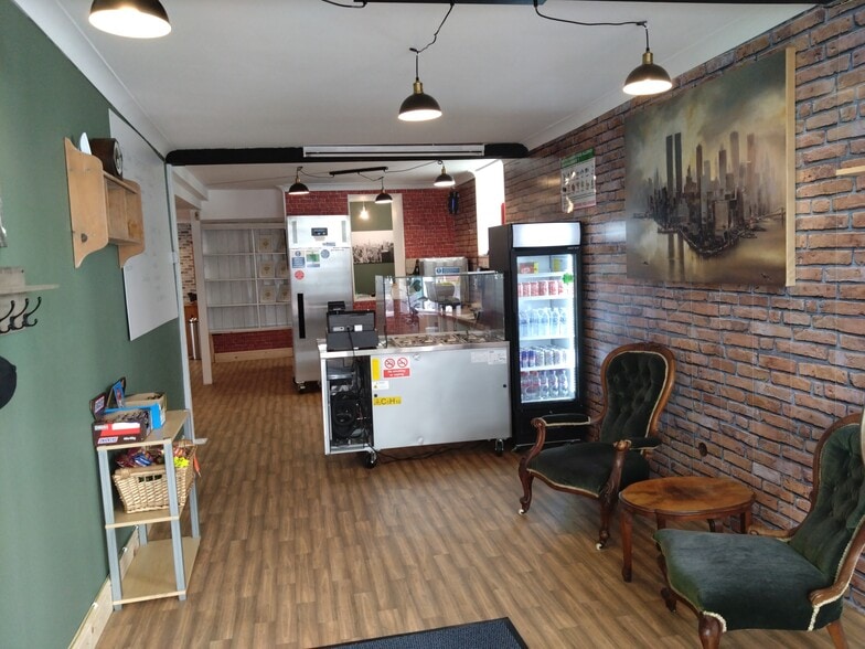 43 High St, Ross On Wye to rent - Building Photo - Image 3 of 7