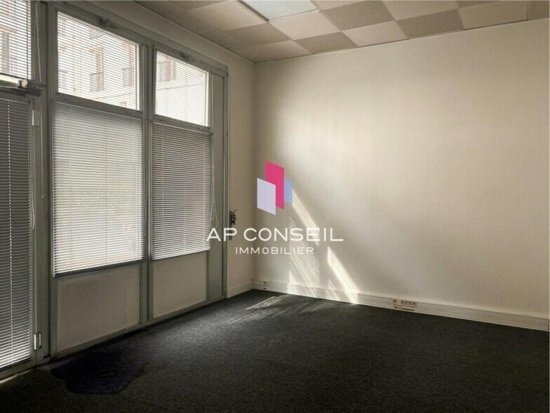 Office in Versailles to rent - Interior Photo - Image 2 of 6