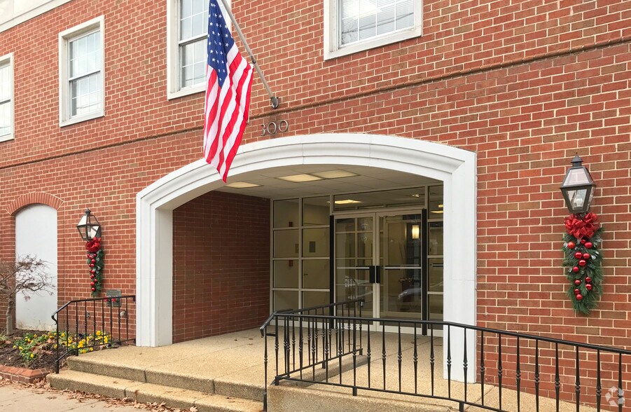300 N Lee St, Alexandria, VA to rent - Building Photo - Image 1 of 4