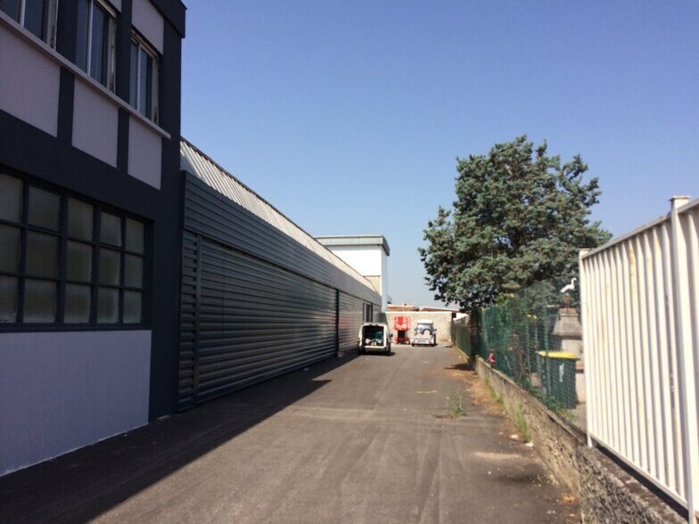 Industrial in Décines-Charpieu to rent - Building Photo - Image 3 of 8