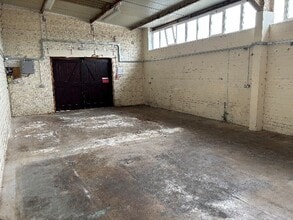 Durban Rd, Bognor Regis to rent Interior Photo- Image 2 of 4