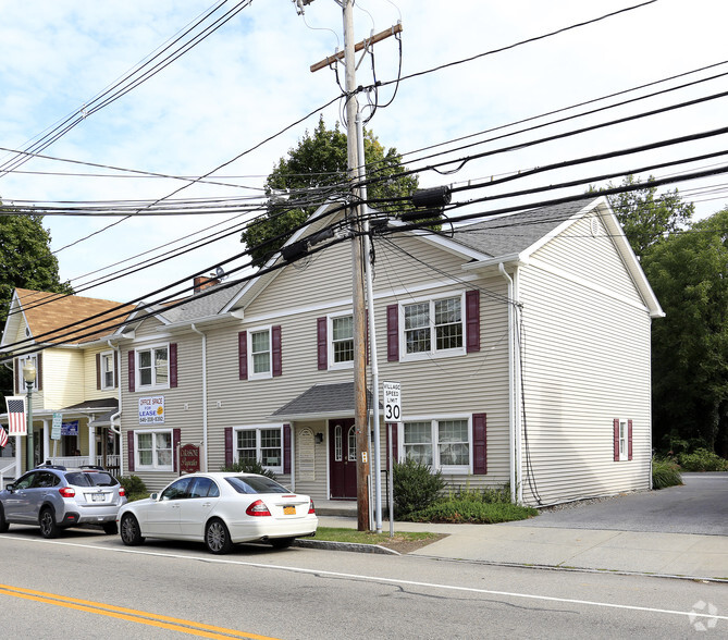 1076 Main St, Fishkill, NY for rent - Building Photo - Image 1 of 5