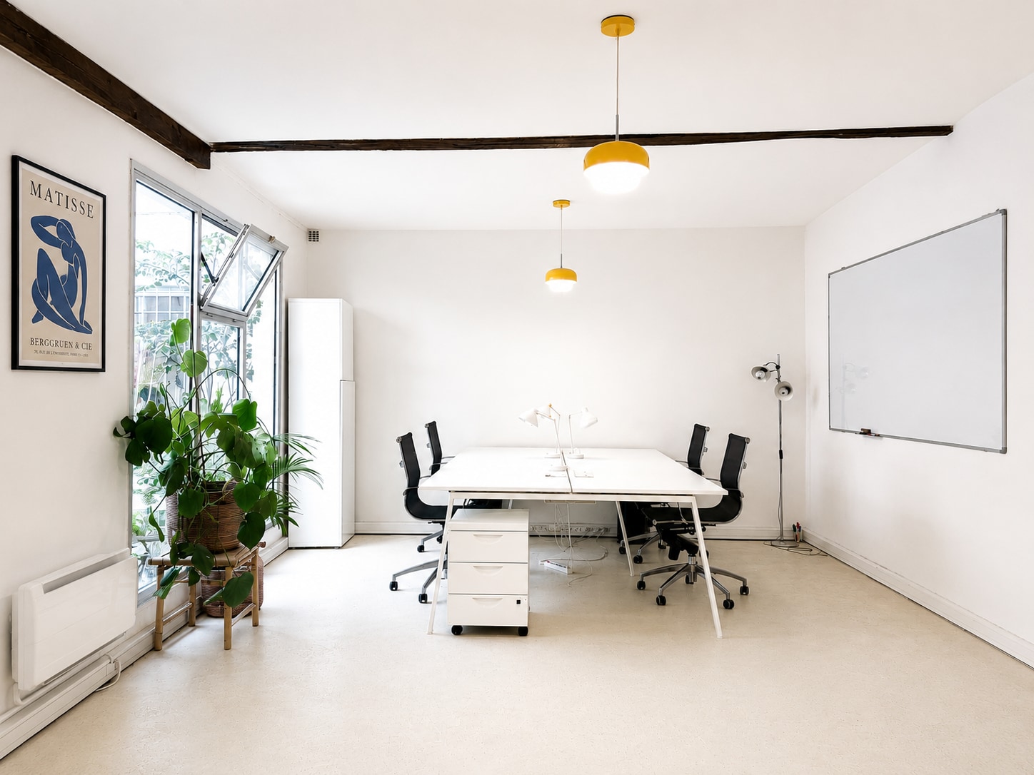 Retail in Paris to rent Interior Photo- Image 1 of 5